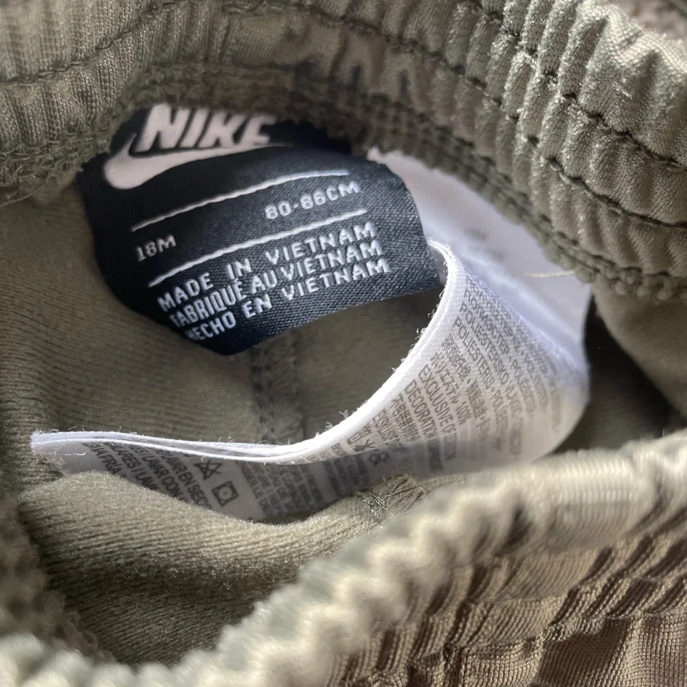 Nike 18 months boy jogger pant suit army green - Picture 2 of 4